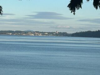 Sometimes life is so good, you gotta pinch yourself to make sure it's real. Wonderful dinner
With amazing old friends and incredibly beautiful surroundings. Cheers!